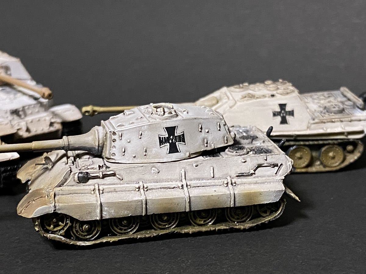 Amazon.co.jp: GuP 1/144 黒森峰学園戦車道参加冬季迷彩セット